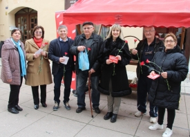 Članovi Gradske organizacije SDP-a Požega obilježili Međunarodni Dan žena čestitkom i cvijećem u Pješačkoj zoni grada za sve žene