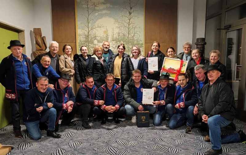 Na državnoj smotri izvornog pučkog pjevanja nastupile muška skupina HKUD "Slavonija" Jakšić i ženska skupina KUD "Šijaci" Biškupci