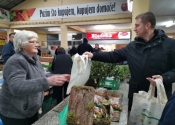 Na požeškoj tržnici zakupcima i kupcima podijeljene ekološki prihvatljive platnene vrećice