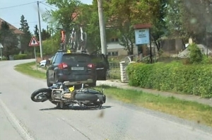 Stradao motociklista jutros u sudaru s automobilom na DC38  u Kuzmici - hitna ga prevezla u OŽB Požega