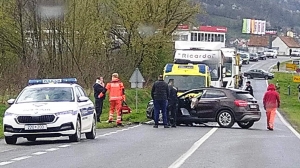 Slijetanje automobila kod benzinske Crodux