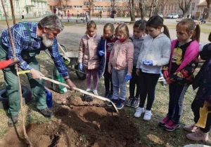 Kempfovci se uključili u Akciju "Zasadi drvo, ne budi panj"