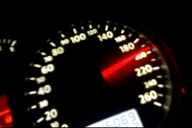 Kroz Vetovo a zatim na cesti prema Novim Bešincima 20-godišnjak vozio nevjerojatnom brzinom od 200 km/h