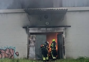 Požar koji je izbio u zgradi bivše MK "Sloga" je pod nadzorom vatrogasaca JVP grada Požega