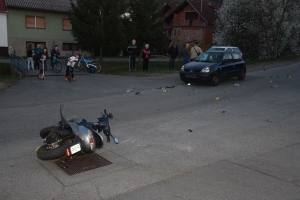 Sudar Renaulta i skutera na zavoju u Vranduku