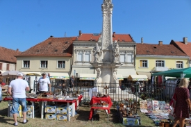 Održan tradicionalni i jubilarni 20. Sajam antikviteta na Trgu sv. Trojstva uz 12. Oldtimer show