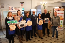 Održana 11. "Sarmijada" u Požegi uz 17 uzoraka i 500 komada sarmi - Najbolju sarmu pripremila Slavica Biondić iz Eminovaca