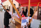 Predsjednički kandidati započeli s prikupljanjem potpisa u centru grada Požega