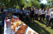 1. &quot;Wine and walk&quot; manifestacija u Kaptolu oduševila 350 šetača ponudom vina, rakija, craft gina ali i slavonskih delicija