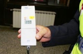 Kasno sinoć 39-godišnjak vozio kroz Kutjevo teretno vozilo s 1,95 promila alkohola - dobio smještaj u policijskoj postaji