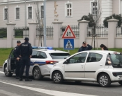 Vozačica &quot;Citroena&quot; pred zebrom na Trgu sv. Trojstva udarila u policijsko vozilo