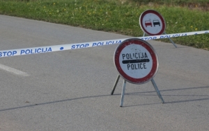 Vozačica "Dacie" oduzela prednost u raskrižju vozačici "Forda" - obje vozačice i putnici 6, 14, i 36 godina ozlijeđeni