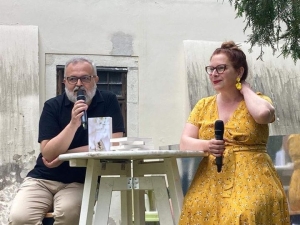 Autorica Jelena Miholjević i urednik Zoran Maljković predstavili zbirku pjesama "Taj glas"