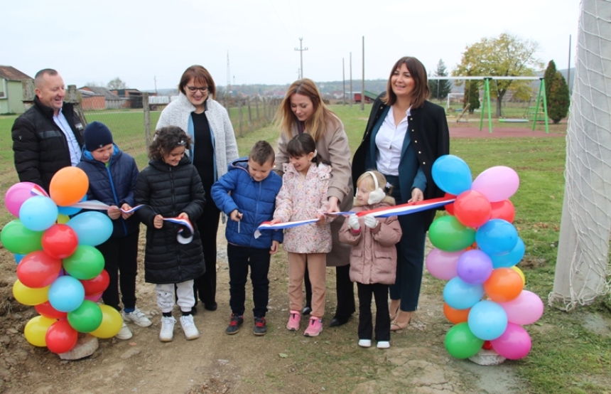 Udruga "Grbavica" iz Pleternice proširila i postavila novo dječje igralište kraj svojih sportskih terena