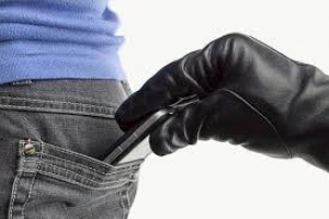 44-godišnjak osumnjičen za krađu mobitela u kafiću u vlasništvu 65-godišnjaka