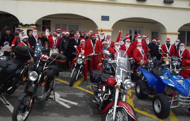 Moto mrazovi darivali djecu