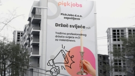 Neobičan oglas za posao -  Traži se osoba koja će držati svijeću parovima za Valentinovo