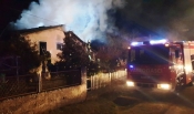 Rastrojeni mladić zapalio vlastitu obiteljsku kuću Novoselcima