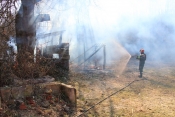 Brzom intervencijom požeški vatrogasci spriječili širenje požara na objekte i šumu