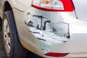 61-godišnjakinja izlazila neoprezno s parkirališta u Požegi i udarila u automobil koji je vozila 71-godišnjakinja