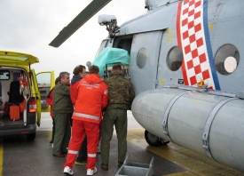 Vojnim helikopterom prevezena četiri dana stara beba u inkubatoru