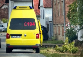 Pas napao maloljetnicu na nogostupu, vlasniku izdan prekršajni nalog