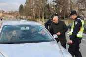 Policija i gradonačelnik Puljašić uz čestitke nagrađivali vozače bez greške