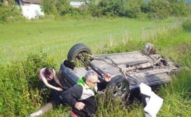 Između Ferovca i Šumanovca zbog neprilagođene brzine 39-godišnji vozač sletio s ceste i prevrnuo automobil na krov