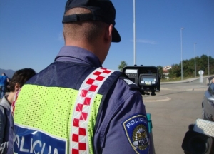 Kroz Poloje 45-godišnjak vozio 18 km brže od dozvoljenog i uz alkohol od 1,76 promila pa smješten u policijsku postaju na triježnjenje
