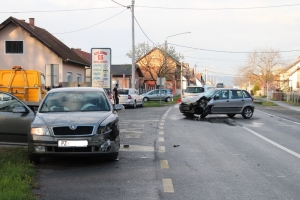 Prometna nesreća u Eminovcima između 3 osobna automobila sa troje ozlijeđenih