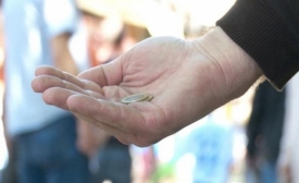 52-godišnjakinja zatečena u prošnji od građana u Mesničkoj ulici a 25-godišnjak u Industrijskoj ulici u Požegi