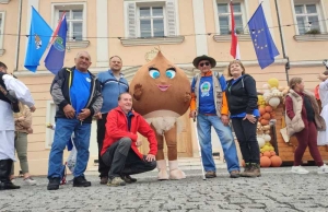 Planinari HPD "Sokolovac" Požega pohodili 27. "Kestenijadu" u Hrvatskoj Kostajnici na prve pečene kestene