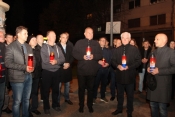 Povodom Dana sjećanja na žrtvu Vukovara svijeće u Vukovarskoj ulici zapalili članovi ŽO HDZ i GO HDZ grada Požega