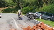 Pasatom se zabila u prikolicu kamiona s crijepom
