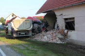 Kamionom sletio s ceste i srušio gotovo cijelu kuću