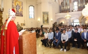Na svetkovini Duhova u požeškoj Katedrali podijeljeni sakramenti svete Potvrde mladima katedralne župe sv. Terezije Avilske