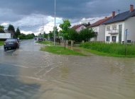 Preljevni kolektor Zagrebačke ulice u Požegi stavljen u funkciju koji sprečava izlijevanje oborinskih voda