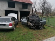 U požaru nagorjela dva "Audia" - izazvan vrućim pepelom u piljevini